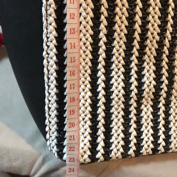 Basket weave tote by bebe - Picture 6 of 9